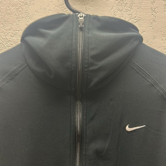 Nike fit dry women’s M.Soft long cuff.Small inside key pocket. Great condition - Picture 6 of 7